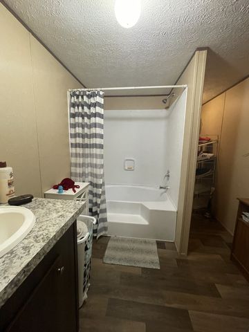 123 Washington Ave, Camden, TN 38320