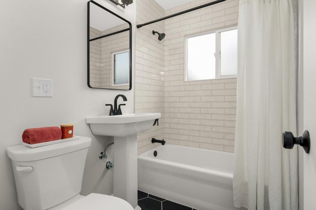 518 10th Avenue NW, New Brighton, MN 55112