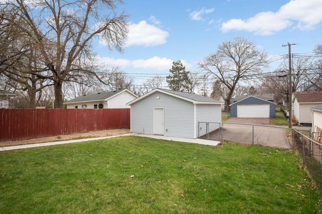 518 10th Avenue NW, New Brighton, MN 55112