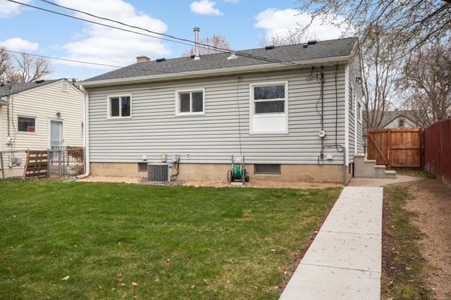 518 10th Avenue NW, New Brighton, MN 55112