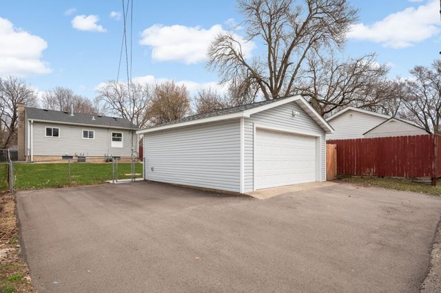 518 10th Avenue NW, New Brighton, MN 55112