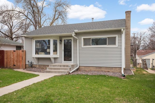 518 10th Avenue NW, New Brighton, MN 55112