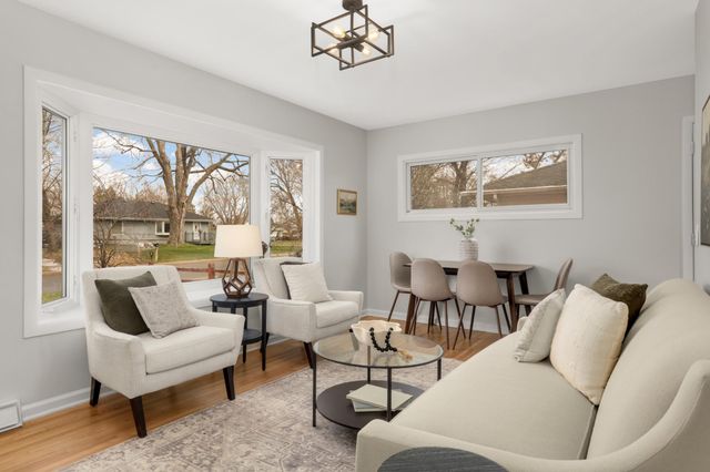 518 10th Avenue NW, New Brighton, MN 55112