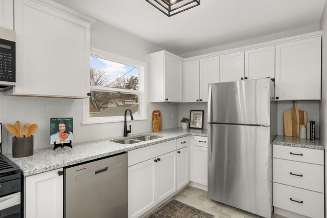 518 10th Avenue NW, New Brighton, MN 55112