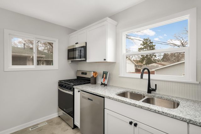 518 10th Avenue NW, New Brighton, MN 55112