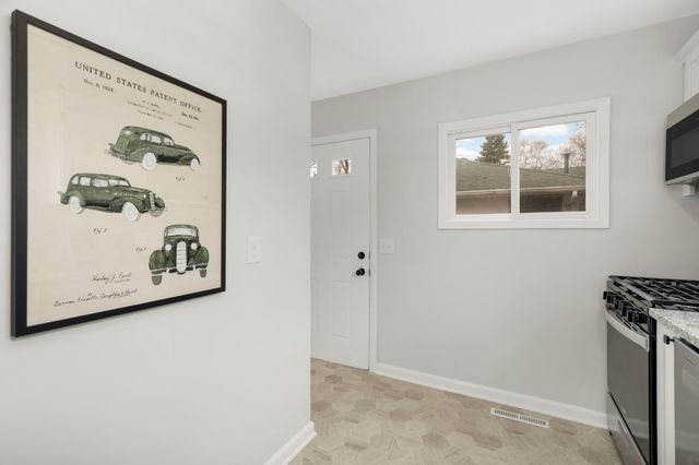 518 10th Avenue NW, New Brighton, MN 55112