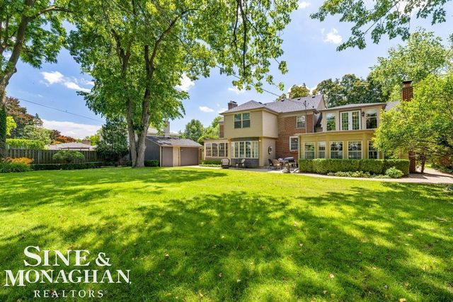 28 Hampton Road, Grosse Pointe Shores, MI 48236
