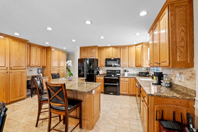 10142 S CORNERSTONE DR, South Jordan, UT 84095