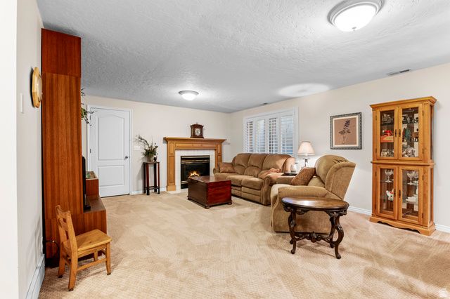 10142 S CORNERSTONE DR, South Jordan, UT 84095