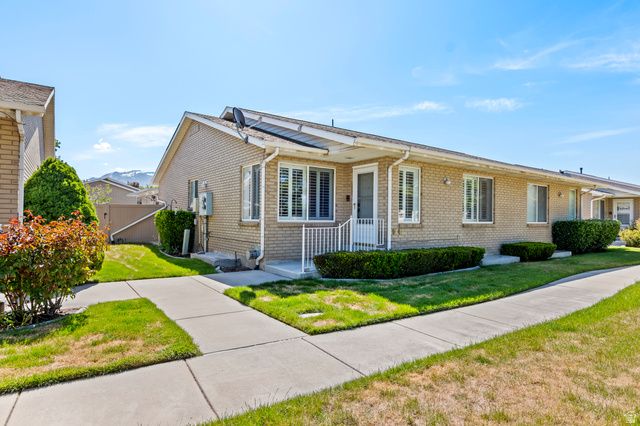 10142 S CORNERSTONE DR, South Jordan, UT 84095