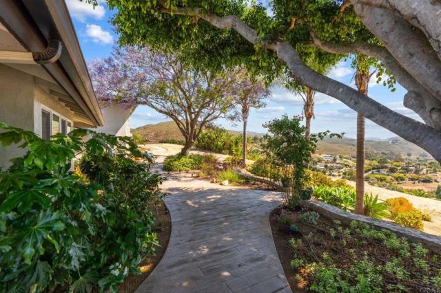 20063 Elfin Forest Lane, Escondido, CA 92029