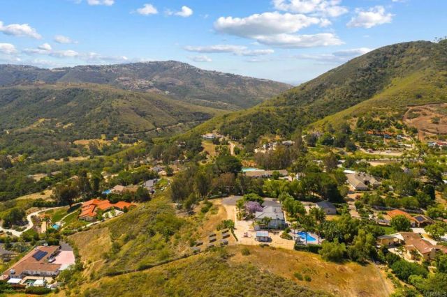 20063 Elfin Forest Lane, Escondido, CA 92029
