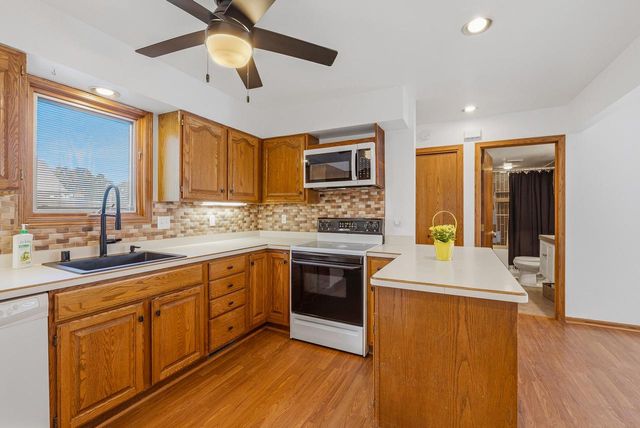 429 Center AVENUE, Oostburg, WI 53070