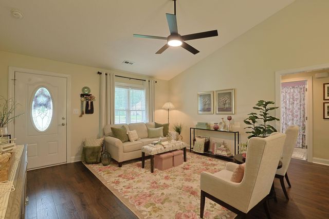 469 Oakham Dr., Conway, SC 29527