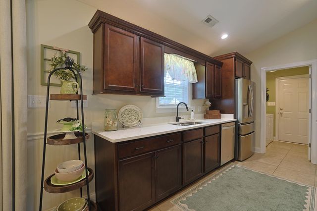 469 Oakham Dr., Conway, SC 29527