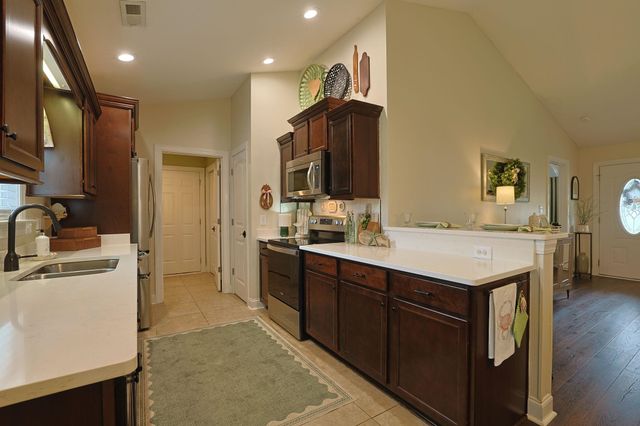 469 Oakham Dr., Conway, SC 29527