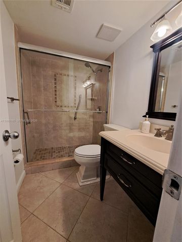 250 Jacaranda Dr 109, Plantation, FL 33324