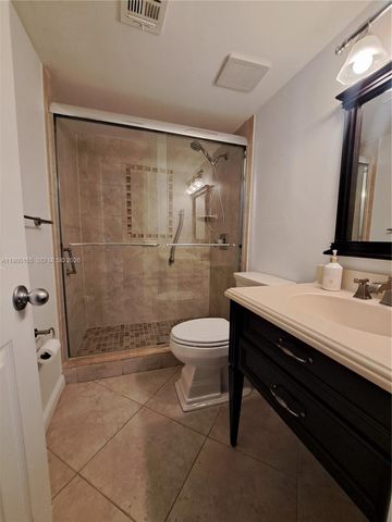 250 Jacaranda Dr 109, Plantation, FL 33324