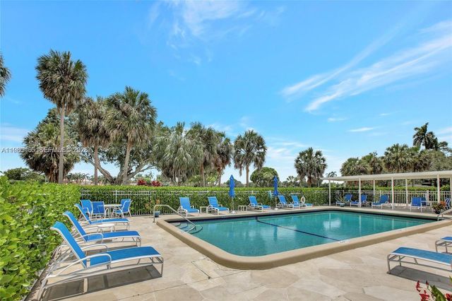 250 Jacaranda Dr 109, Plantation, FL 33324