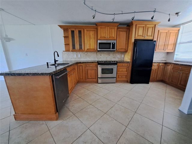 250 Jacaranda Dr 109, Plantation, FL 33324