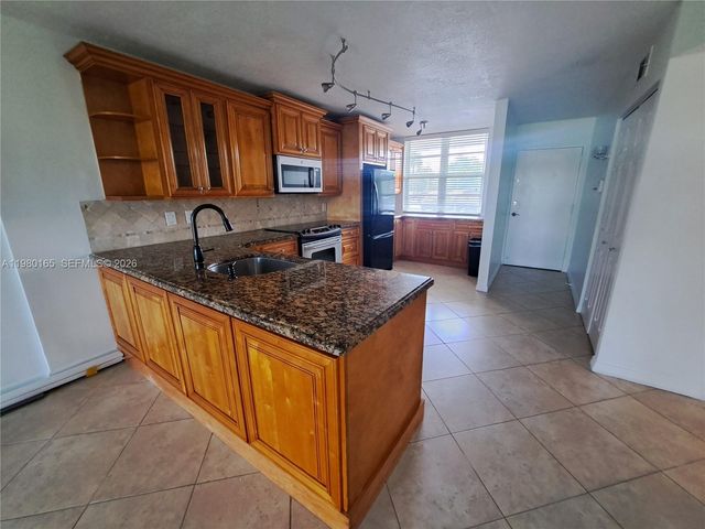 250 Jacaranda Dr 109, Plantation, FL 33324