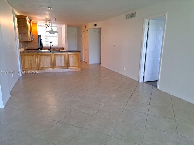 250 Jacaranda Dr 109, Plantation, FL 33324