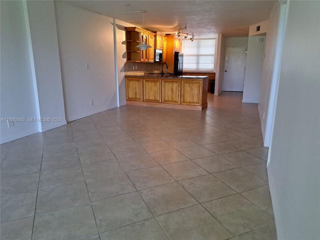 250 Jacaranda Dr 109, Plantation, FL 33324