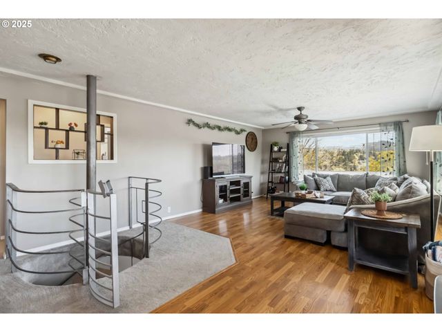 106 DIXIE Ln, Longview, WA 98632