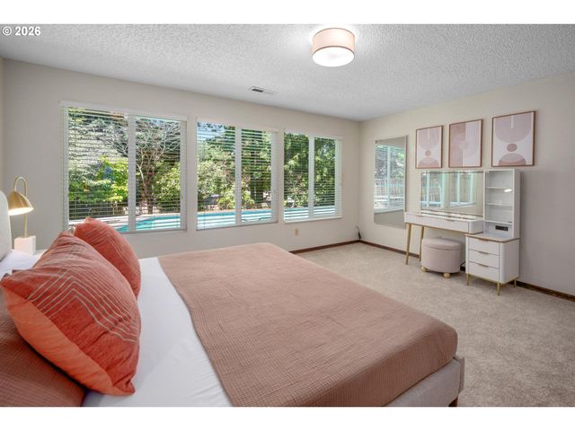 2911 Sw PLUM Ct, Portland, OR 97219