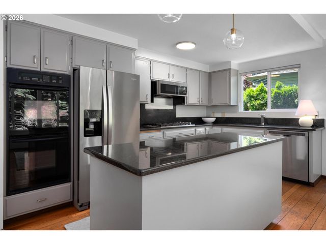 2911 Sw PLUM Ct, Portland, OR 97219