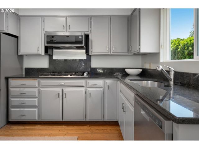 2911 Sw PLUM Ct, Portland, OR 97219