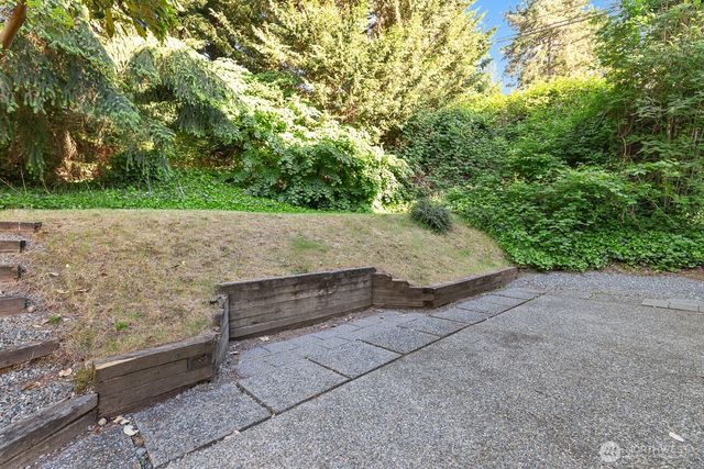 6814 119th Avenue SE, Bellevue, WA 98006