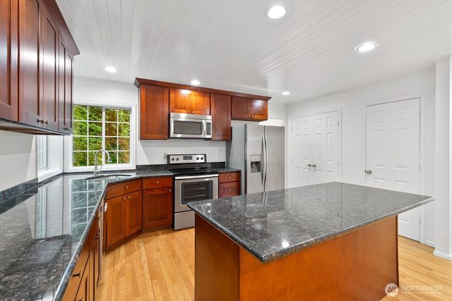 6814 119th Avenue SE, Bellevue, WA 98006