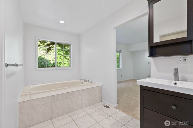 6814 119th Avenue SE, Bellevue, WA 98006