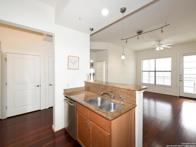 7342 Oak Manor Dr Apt 1303, San Antonio, TX 78229