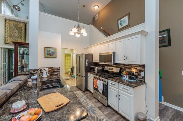 5277 Spruce Pointe Lane, Brunswick, OH 44212