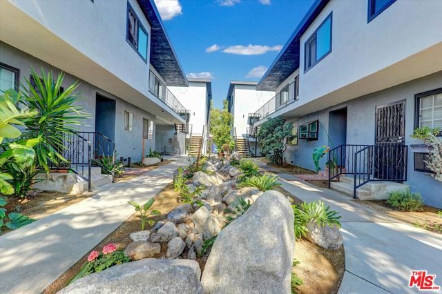 5722 Woodman Ave 4, Van Nuys (los Angeles), CA 91401