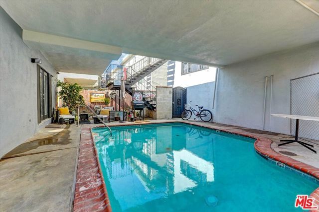 5722 Woodman Ave 4, Van Nuys (los Angeles), CA 91401