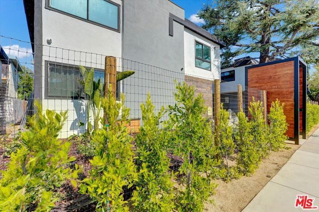 5722 Woodman Ave 4, Van Nuys (los Angeles), CA 91401