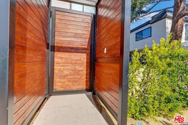 5722 Woodman Ave 4, Van Nuys (los Angeles), CA 91401
