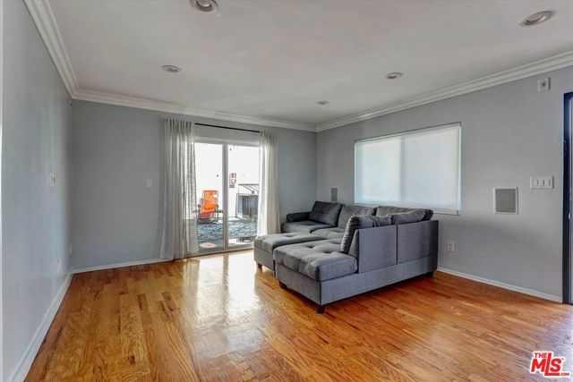5722 Woodman Ave 4, Van Nuys (los Angeles), CA 91401