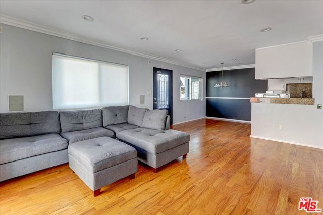 5722 Woodman Ave 4, Van Nuys (los Angeles), CA 91401