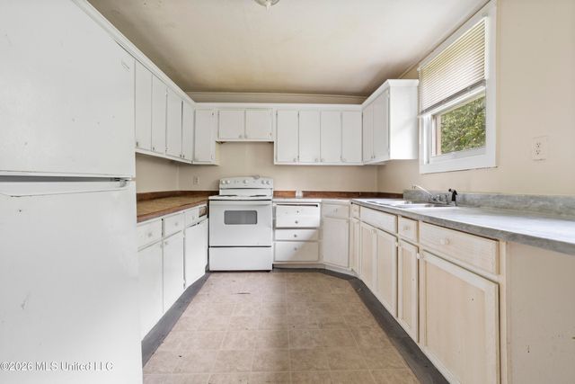 3304 W Railroad Street, Gulfport, MS 39501