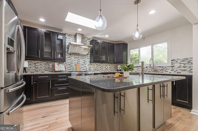 4523 Runnemede Road NW, Atlanta, GA 30327