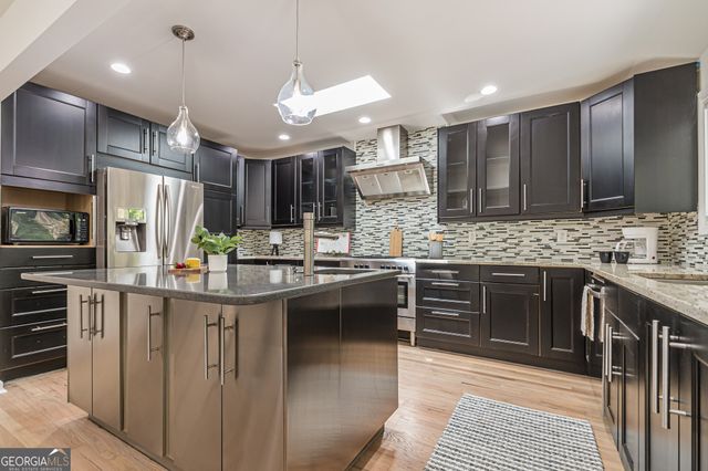 4523 Runnemede Road NW, Atlanta, GA 30327