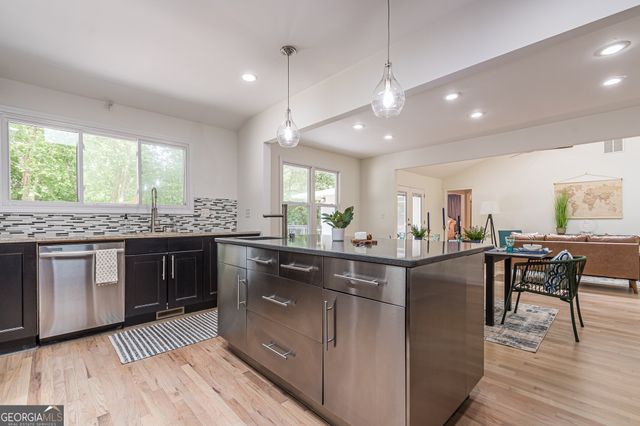 4523 Runnemede Road NW, Atlanta, GA 30327