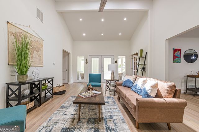 4523 Runnemede Road NW, Atlanta, GA 30327