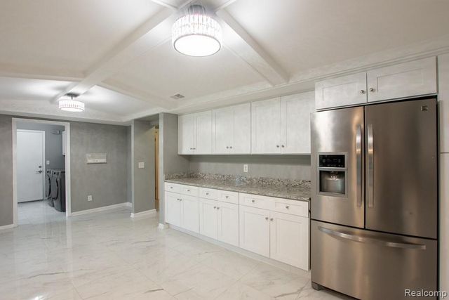 5394 Pond Bluff Drive, West Bloomfield, MI 48323