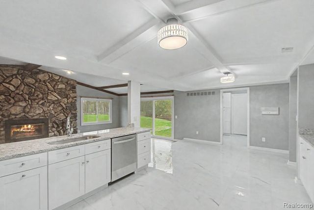 5394 Pond Bluff Drive, West Bloomfield, MI 48323
