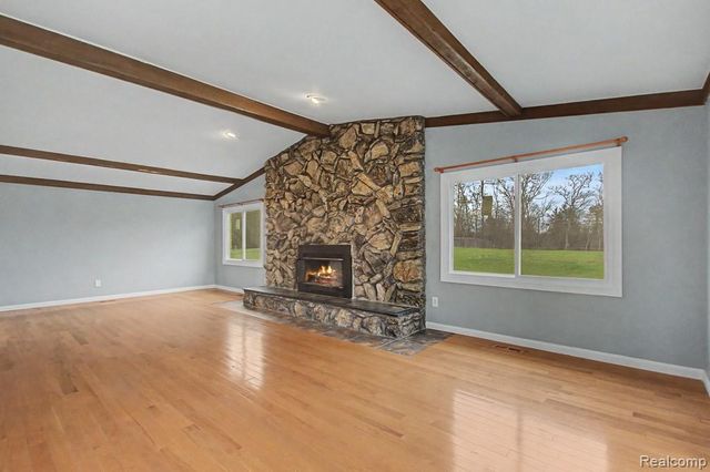 5394 Pond Bluff Drive, West Bloomfield, MI 48323